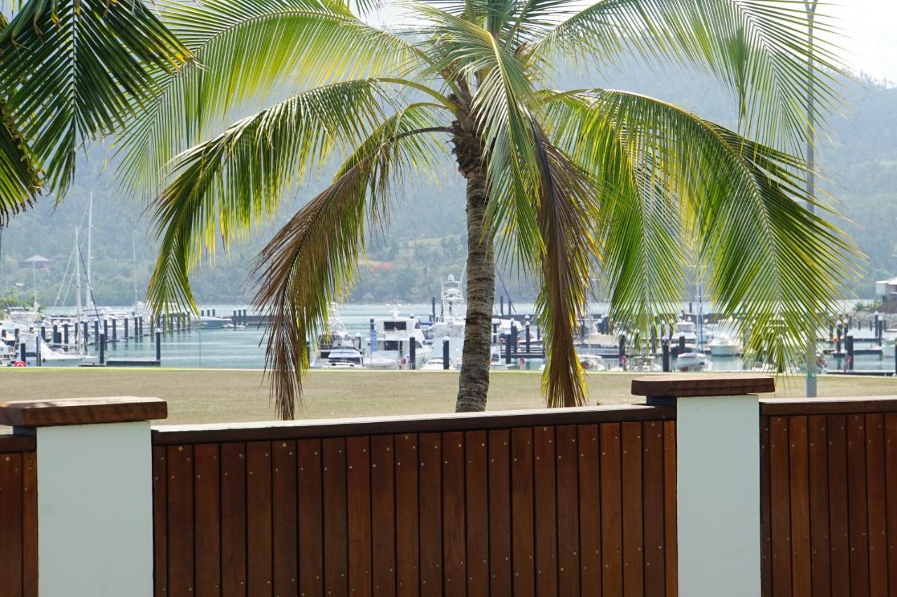 Airlie Seaview Apartments Airlie Beach Esterno foto