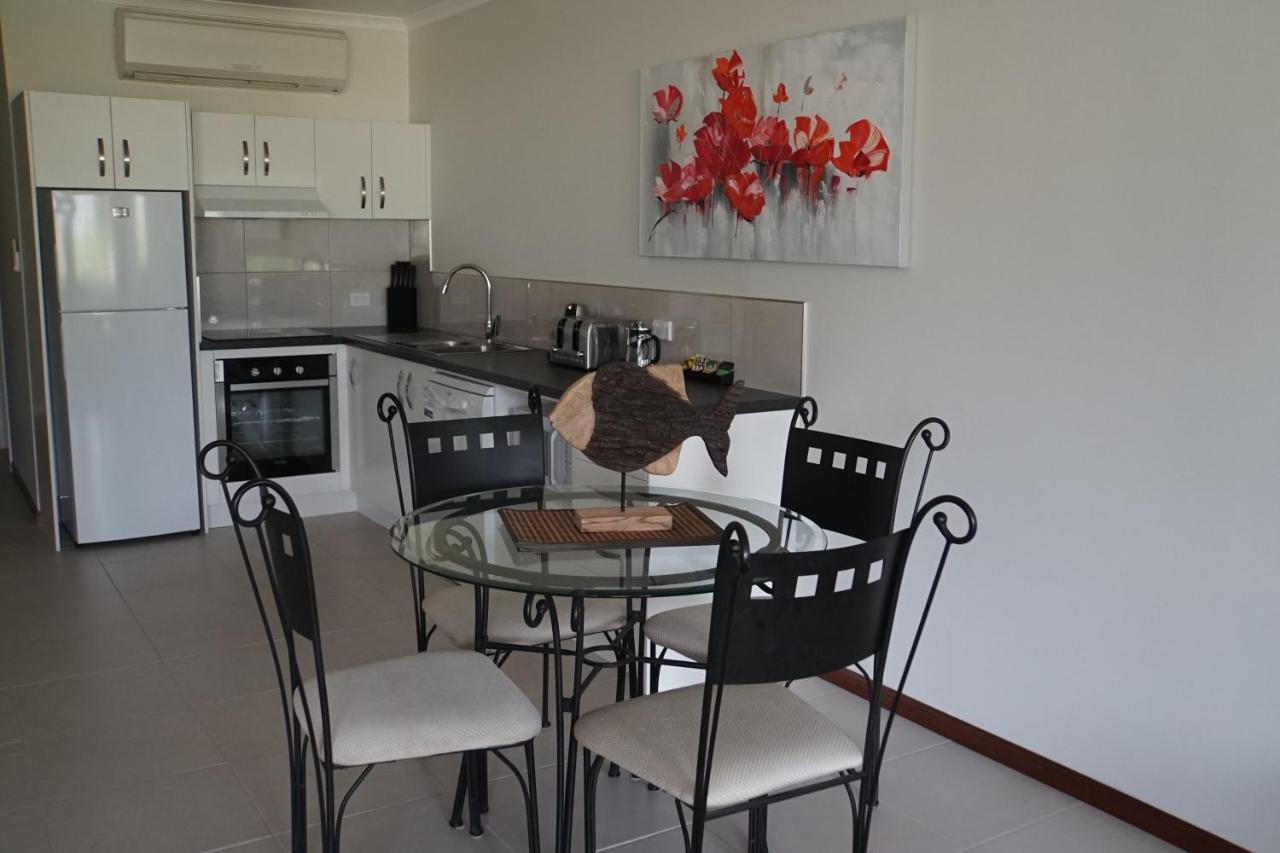 Airlie Seaview Apartments Airlie Beach Esterno foto