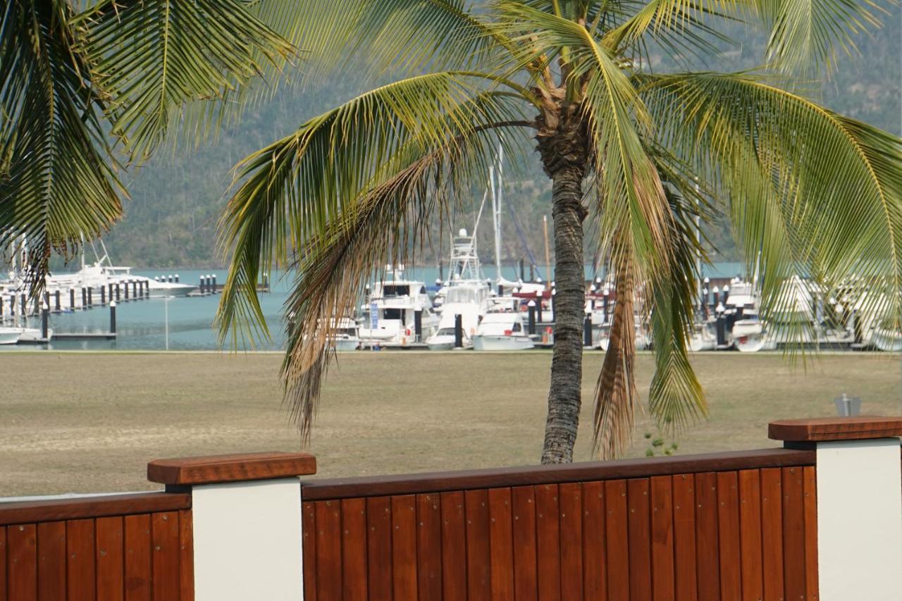 Airlie Seaview Apartments Airlie Beach Esterno foto