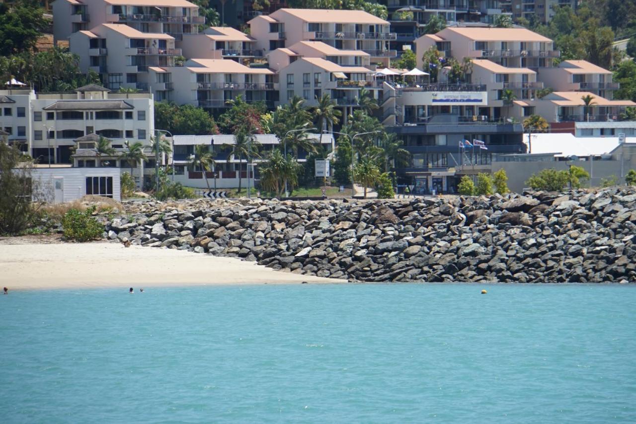 Airlie Seaview Apartments Airlie Beach Esterno foto